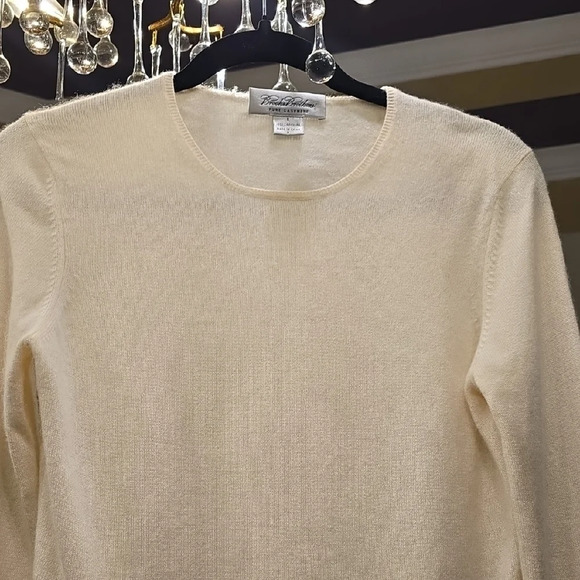 Brooks Brothers Women's Classic Cream Crew Neck Sweater - Picture 3 of 12